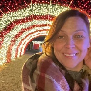 Meet your Posher, Lea